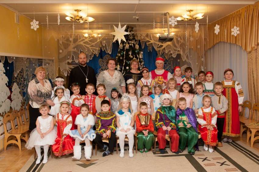 Учащиеся Православной гимназии «Светоч» поздравили воспитанников д/с №4 с Рождеством Христовым